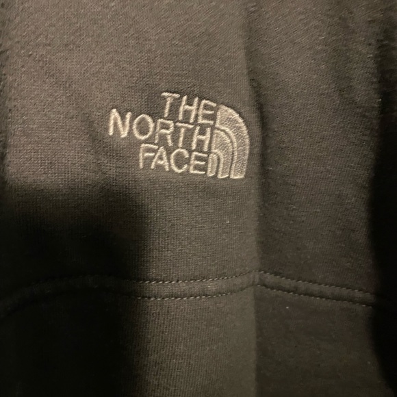 Black North Face polar fleece interior with hood and pockets - Picture 2 of 6
